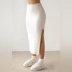 🏷🔖 NWT Joah Brown Side Slit Midi Skirt (Size M/L)